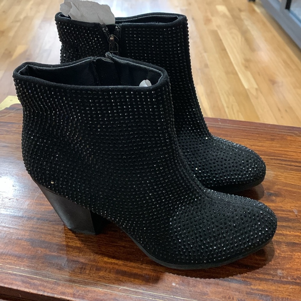 Woman’s boot - Picture 2 of 8